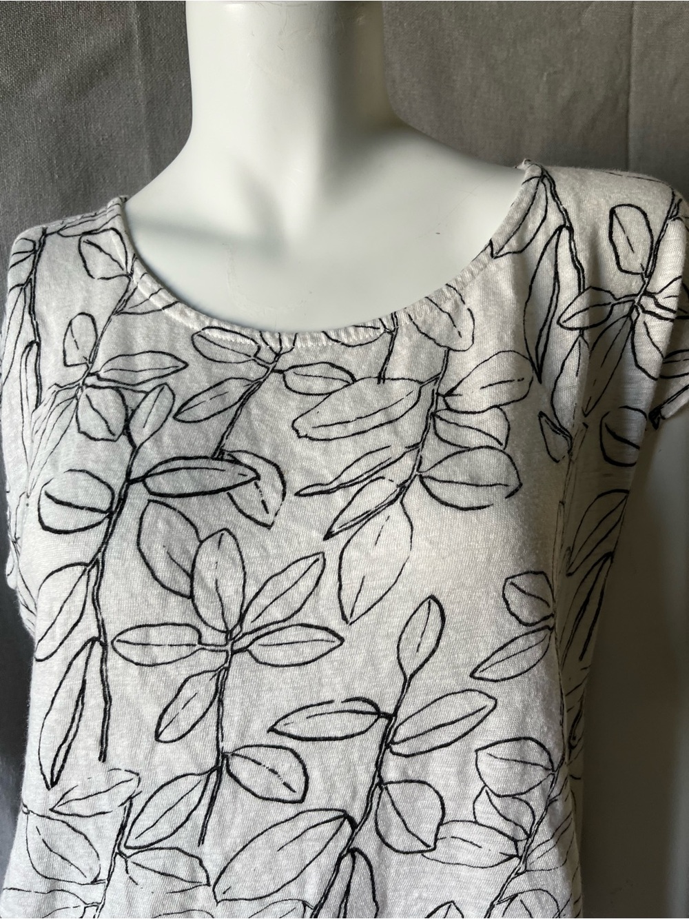 Cynthia Rowley Linen Short-Sleeve Tee with Black Floral Line Motif